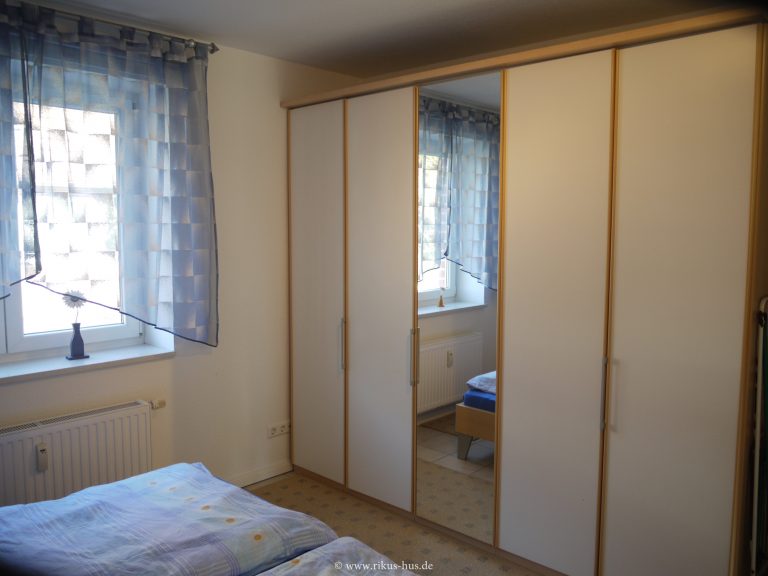 Kleiderschrank